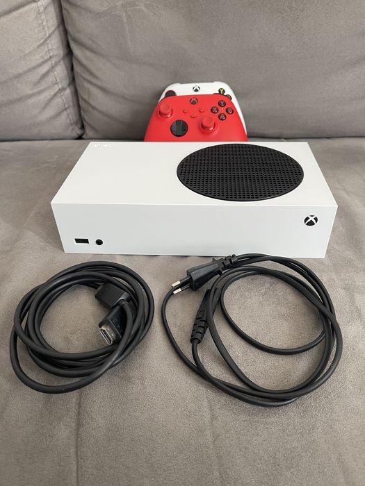 Xbox Series S 512GB + 2 controllere – folosit foarte puțin, stare excelentă
