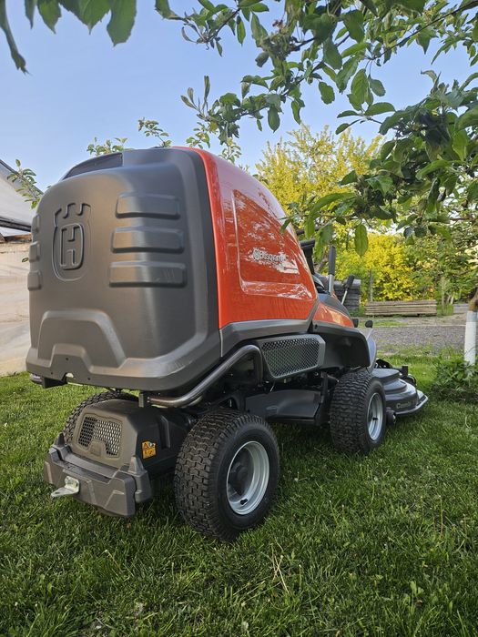 Vand/Schimb Tractoraș de tuns iarba gazon Husqvarna RC 318 T(18H de functionare)