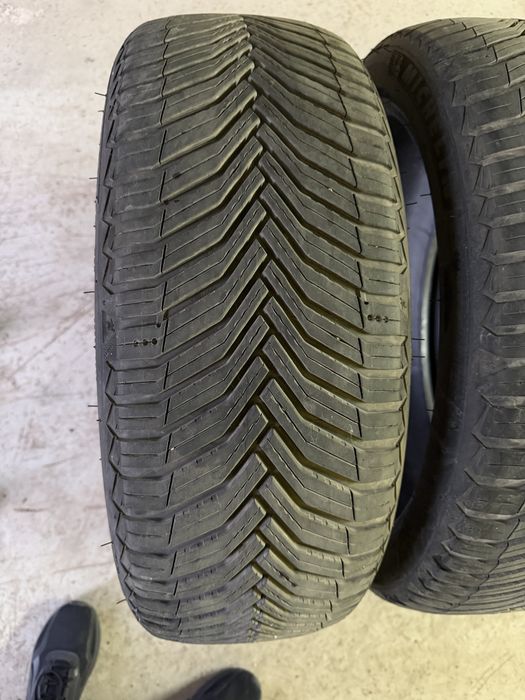 Продавам 4 броя всесезонни гуми 215/45/20 Michelin Crossclimate 2