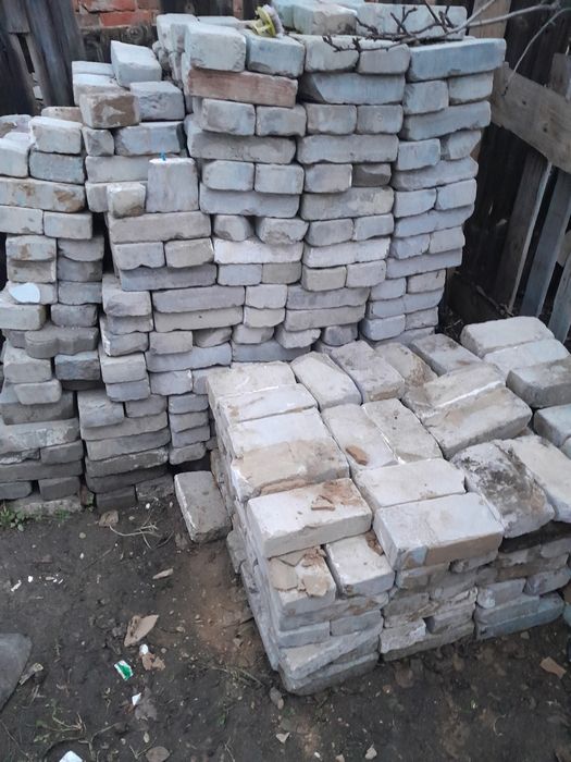 Срочно продам красный и серый кирпич