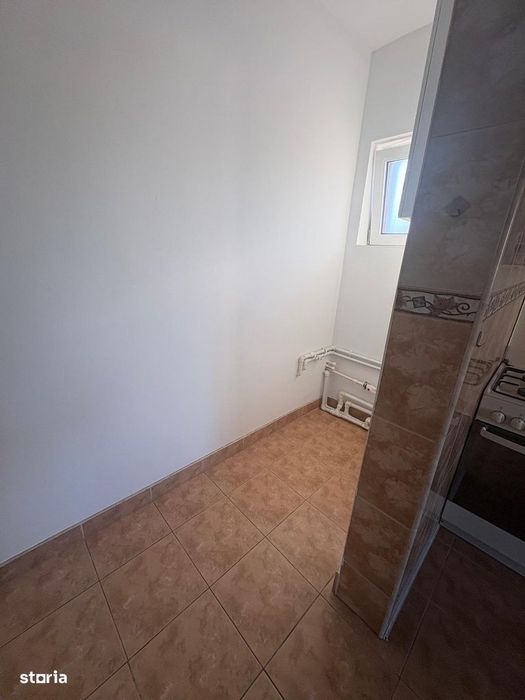 Casa | Sisesti| etaj 1| curte | parcare in curte| partial mobilata