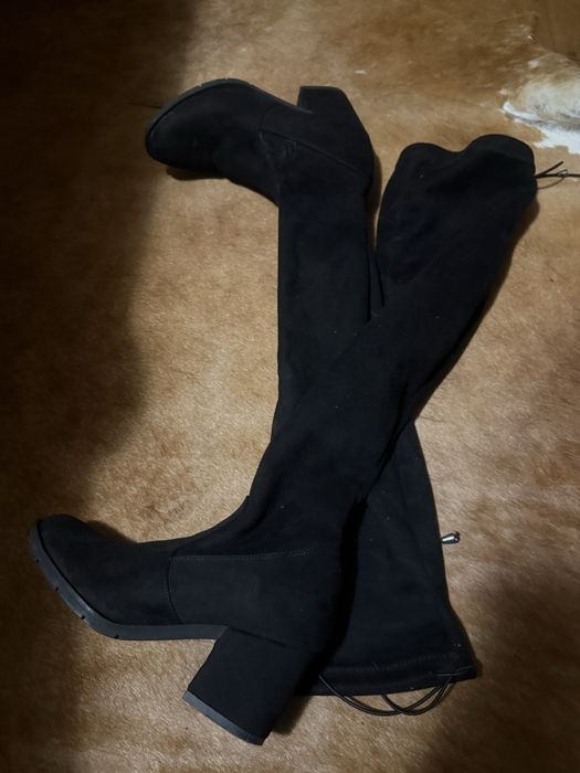 Дамски велурени ботуши на токче