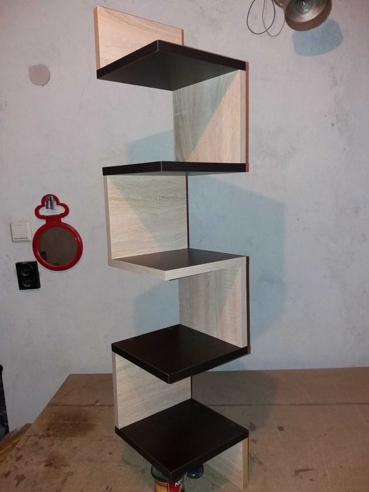 Нестандартни етажерки за ъгъл