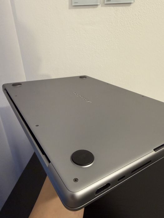 MacBook Pro 14-inch / M2 Pro / 16GB RAM / 512 GB / Ca nou