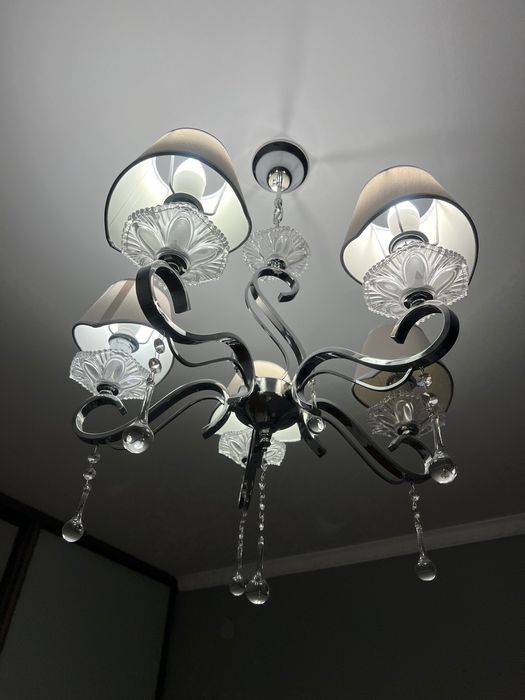 Продам Люстру. Торг Уместен