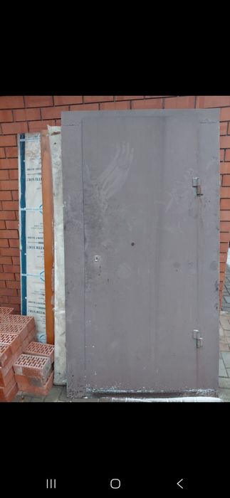 Продам металлические двери -3шт