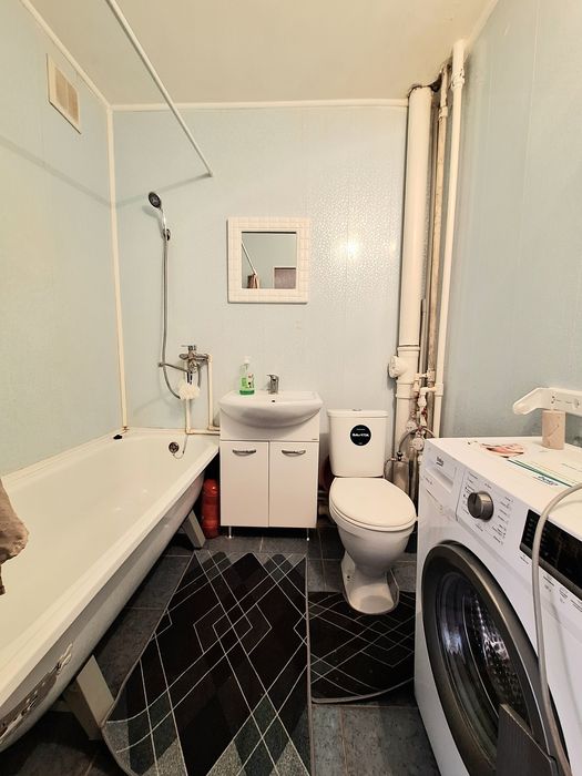 Продаётся квартира 1 комн в 6мкрне