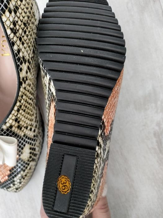 Продам  женские туфли