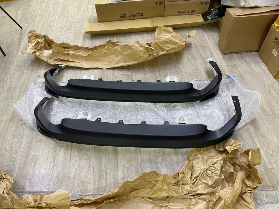 Накладка юбка заднего бампера Тойота Камри 70/75 Toyota Camry 70/75