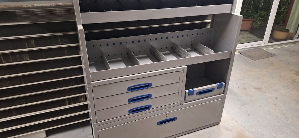 Стелаж  за   бус