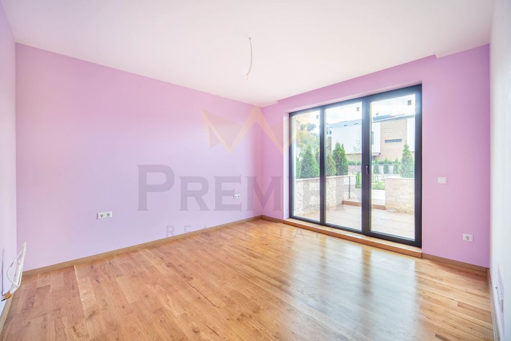 Продава се Четиристаен апартамент в Варна, Бриз - 225 кв.м за 1645 €/кв.м - Снимка #9