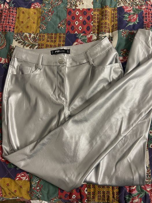 Compleu gri , nu este purtat ! Marimea S