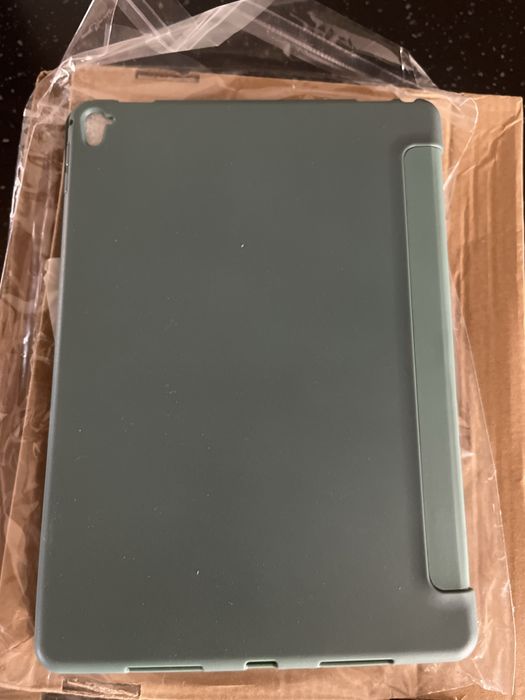 Чехол для IPhad 9.7.Новый.