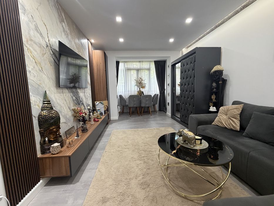 Apartament ultracentral , 3 camere , decomandat