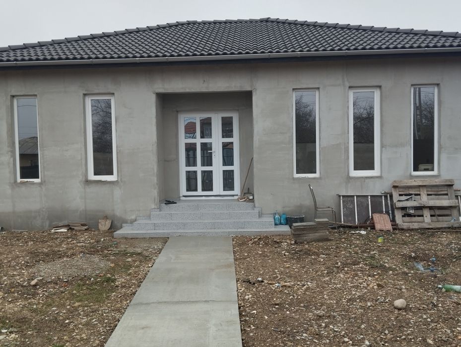 Casă nouă de vânzare