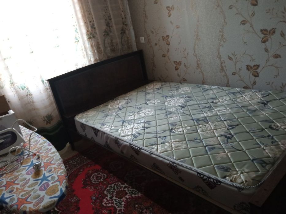 Миллий банк якинида.