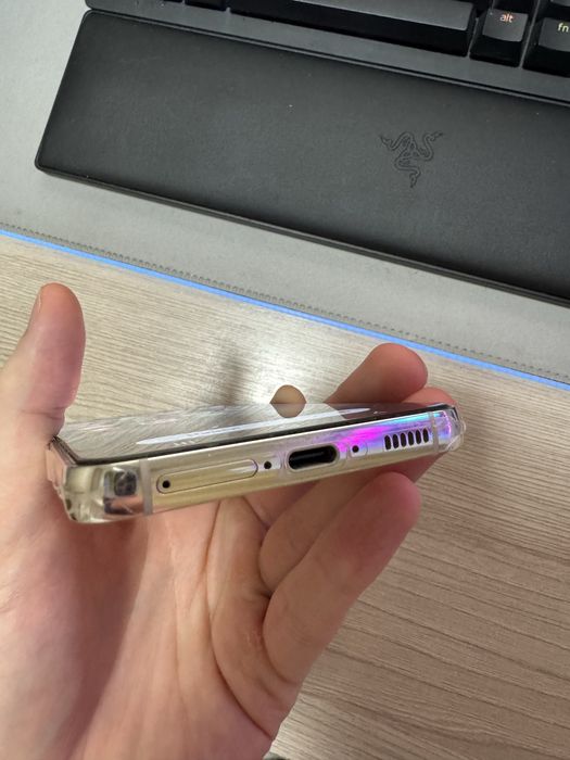 Продам Samsung Galaxy S23 128 ГБ Cream