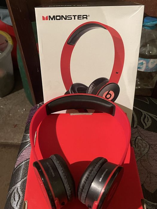 beats by dre слушалки и поставка за тонколона