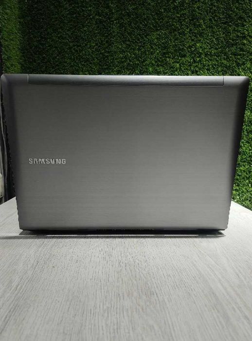 Ноутбук Samsung QX311 / i5-2450M /6ГБ /128ГБ/ HD Graphics