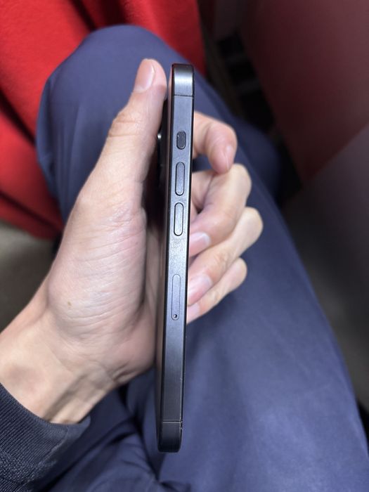 Продам iphone 15 pro все работает без ремонта