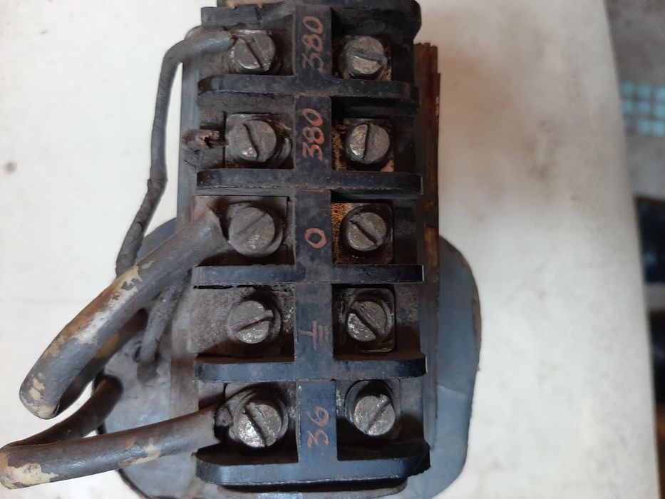 Продам  2 трансформатора  и Эл двигатель