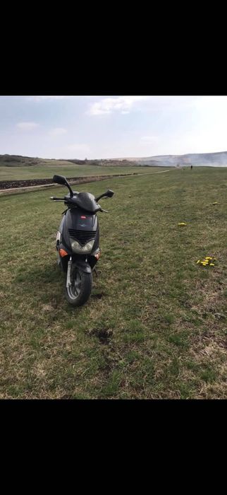 Scuter Aprillia 125 cm3