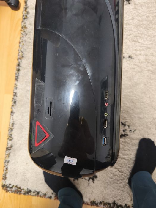 Vand o unitate incompleta si un laptop Lenovo