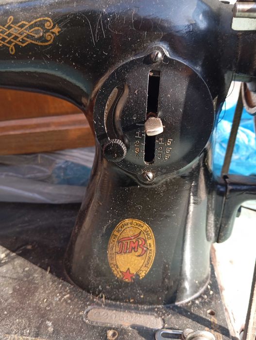 Продам швейную машинку 375т