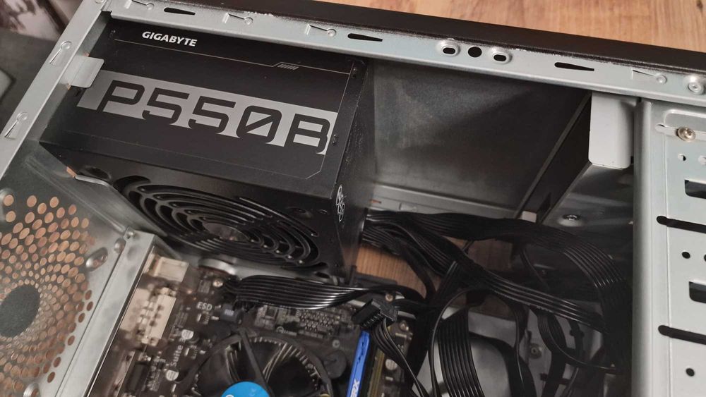 Настолен гейминг компютър с лицензиран Win 11