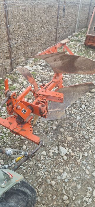 Plug reversibil tractor 15-25 cp