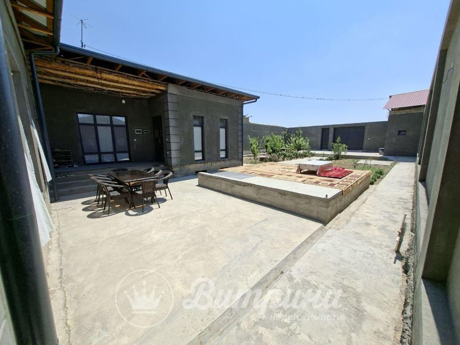 Продаётся дом, 5 комнат, зал и 2 холла. Фасад 15 метров, глубина 43м