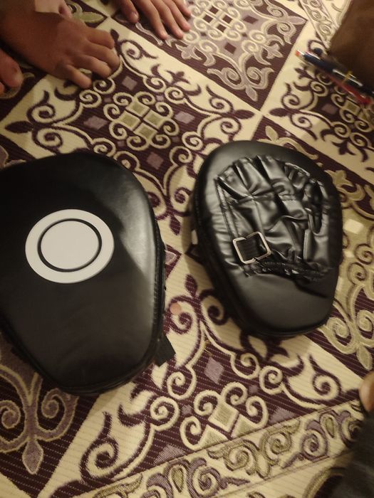 Боксёрская лапа.