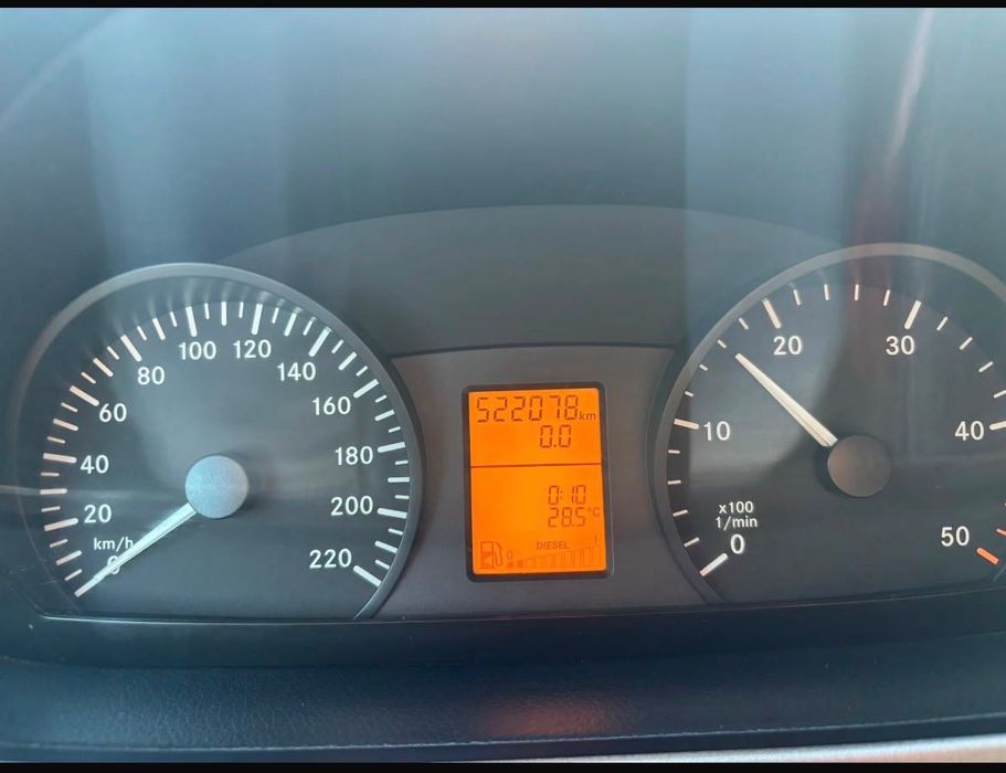 Mercedes Benz Vito 115 , 8+1 locuri.