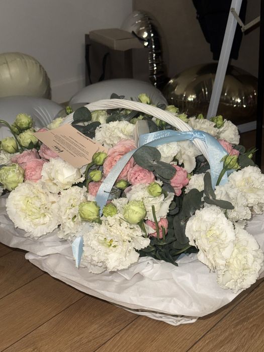 Продам 2 шт цветы в корзине