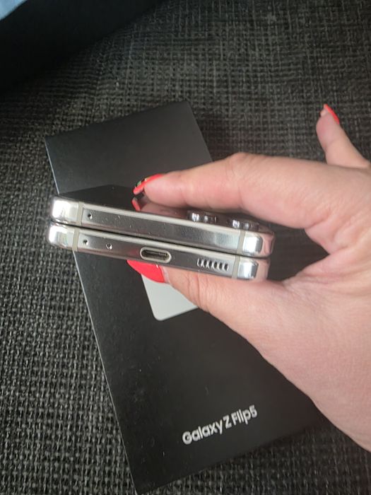 Телефон SAMSUNG Galaxy Z Flip 5