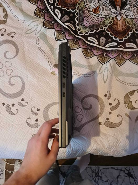 ASUS ROG Strix G18 i9-14900HX / RTX 4060 140W / 32GB RAM / 240Hz 0.1TS