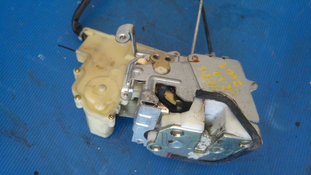 broasca iala usa dreapta fata toyota yaris