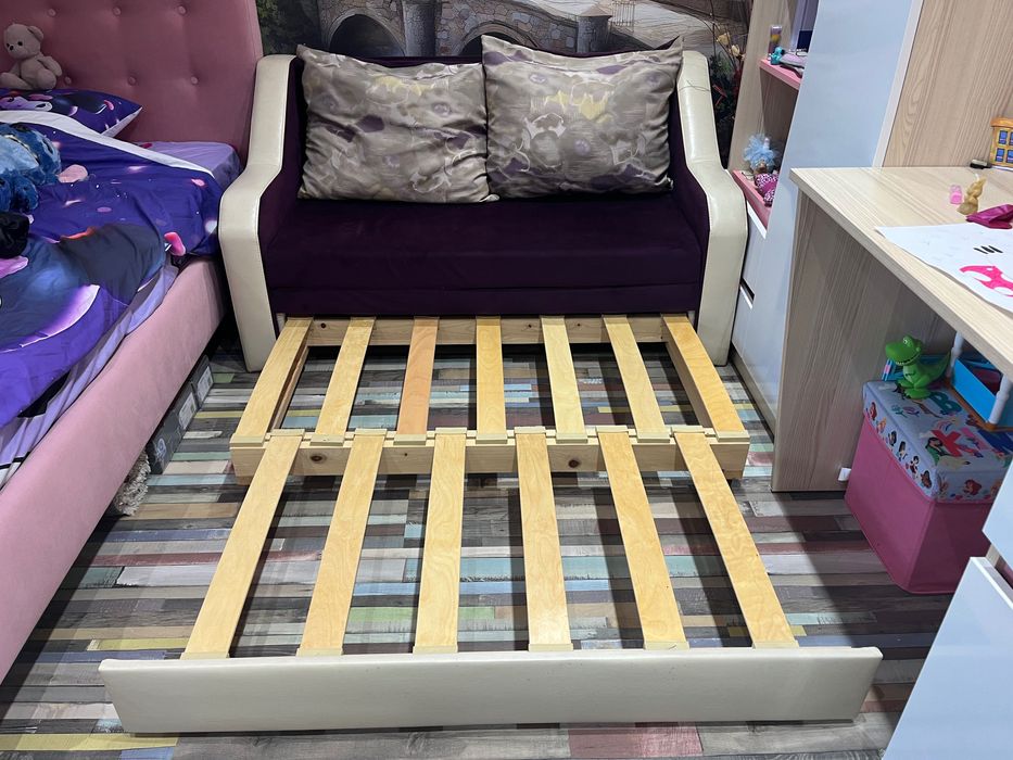 Разтегателен диван