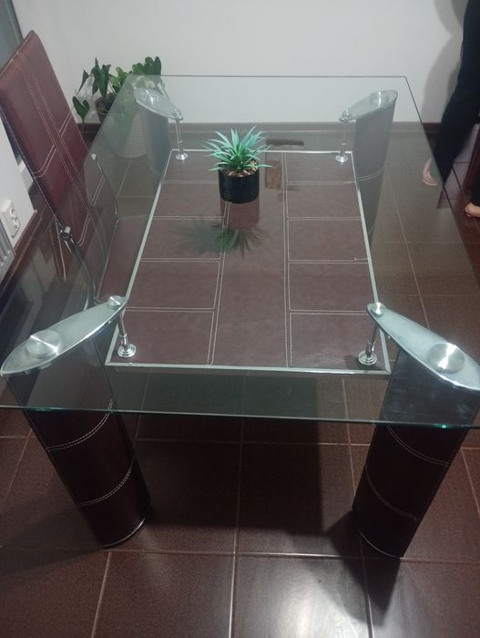 Masă sticlă impecabilă