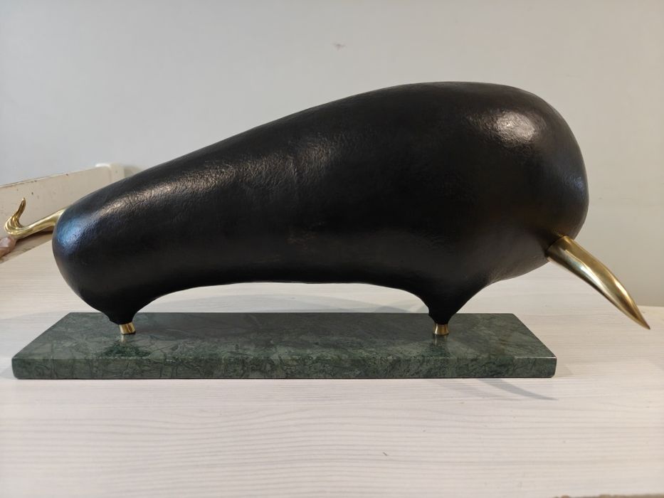 Продам. Бронза. Бык. Премиум класса.