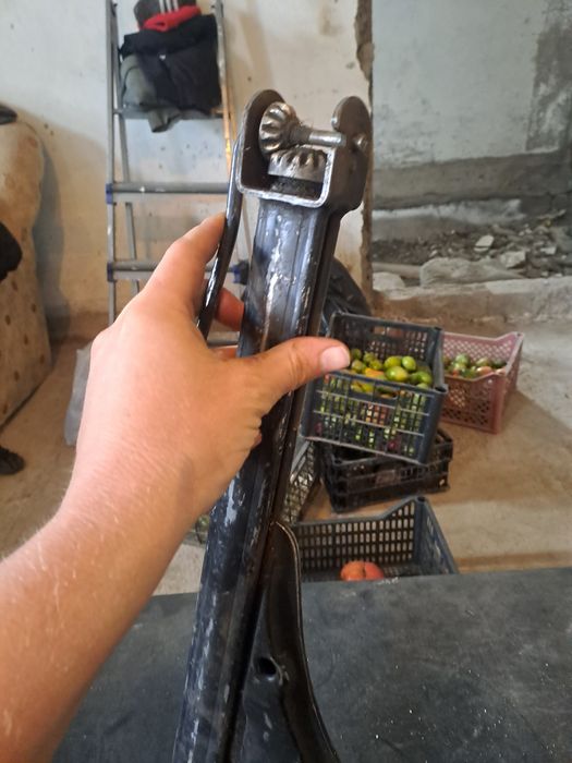 Продаю домкрат срочно