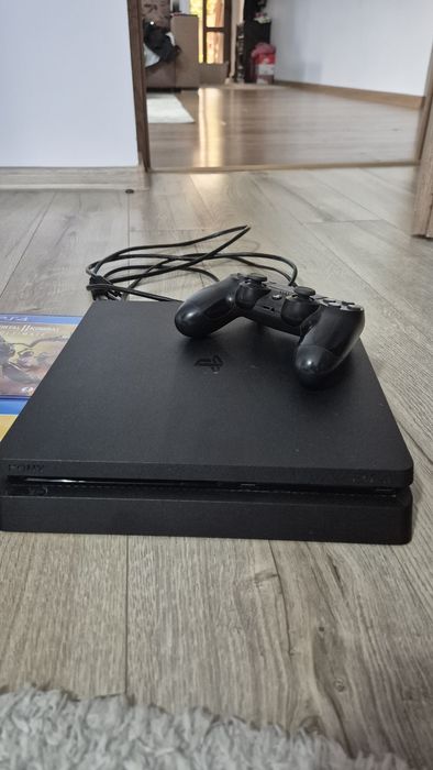 Playstation4 cu 6 jocuri incluse si o maneta