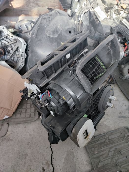 Vînd cutie climatizare dacia duster 2022