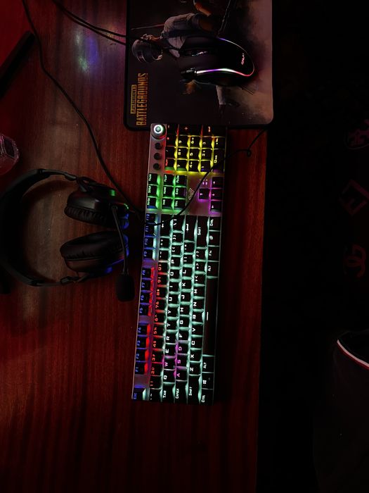 Kompyuter srochno sotiladi pochti yangidey kop ishlatiomagan kelishamz