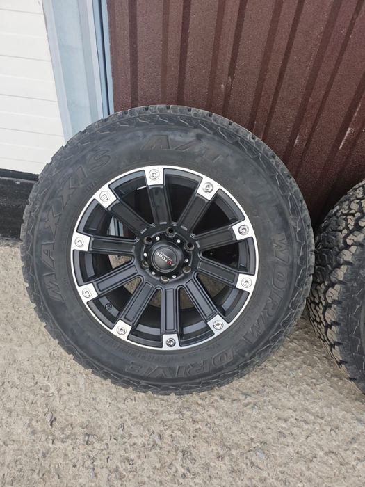 Продам  шины с дисками