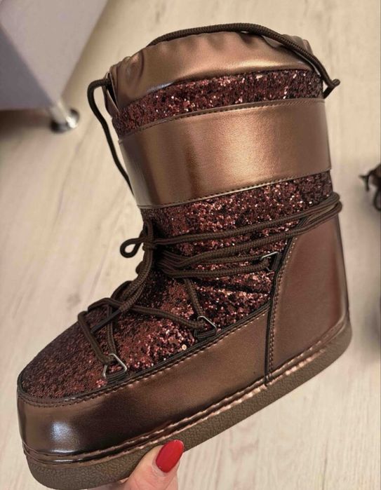 Ghete tip Moon Boot