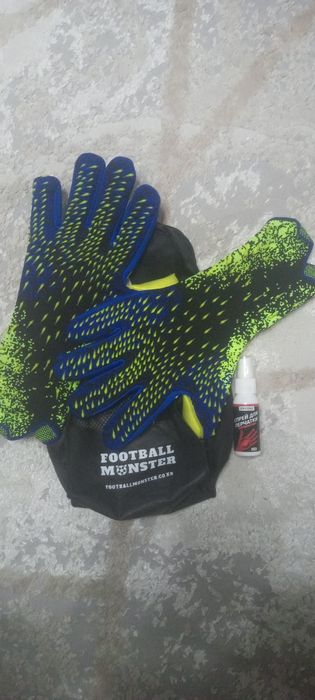 Перчатки вратарские