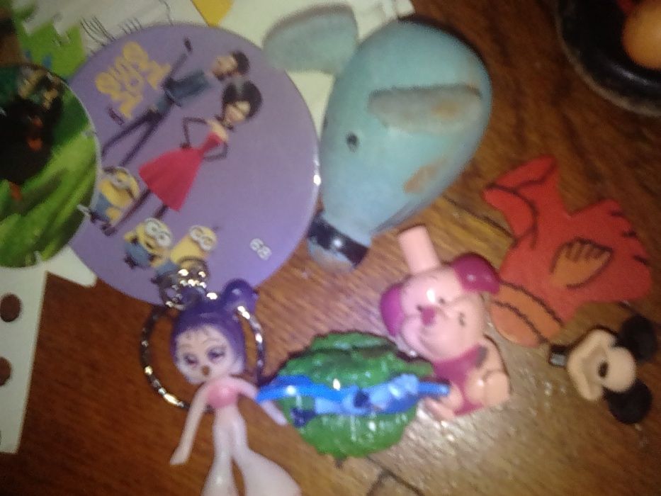 Детска чанта и лот от играчки и поставка за гердани