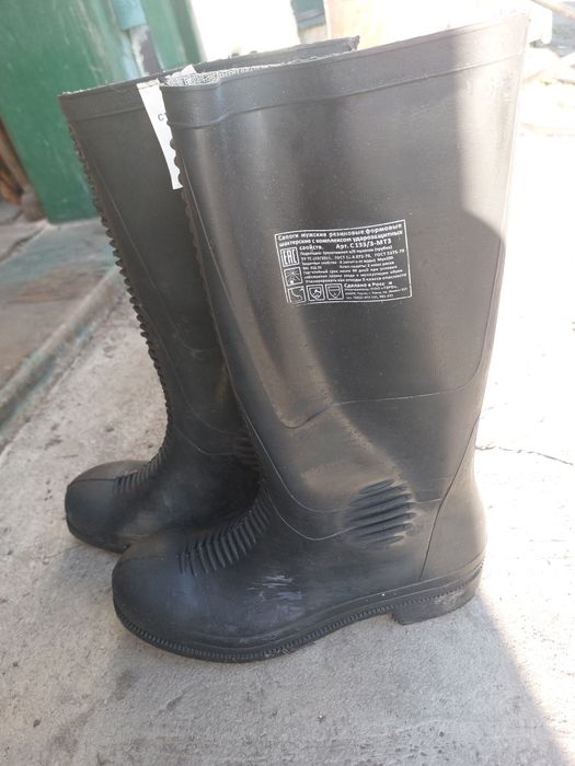 Продам сапоги новые.
