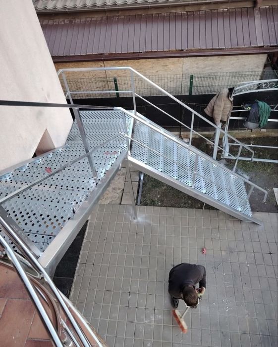 Scari metalice zincate
